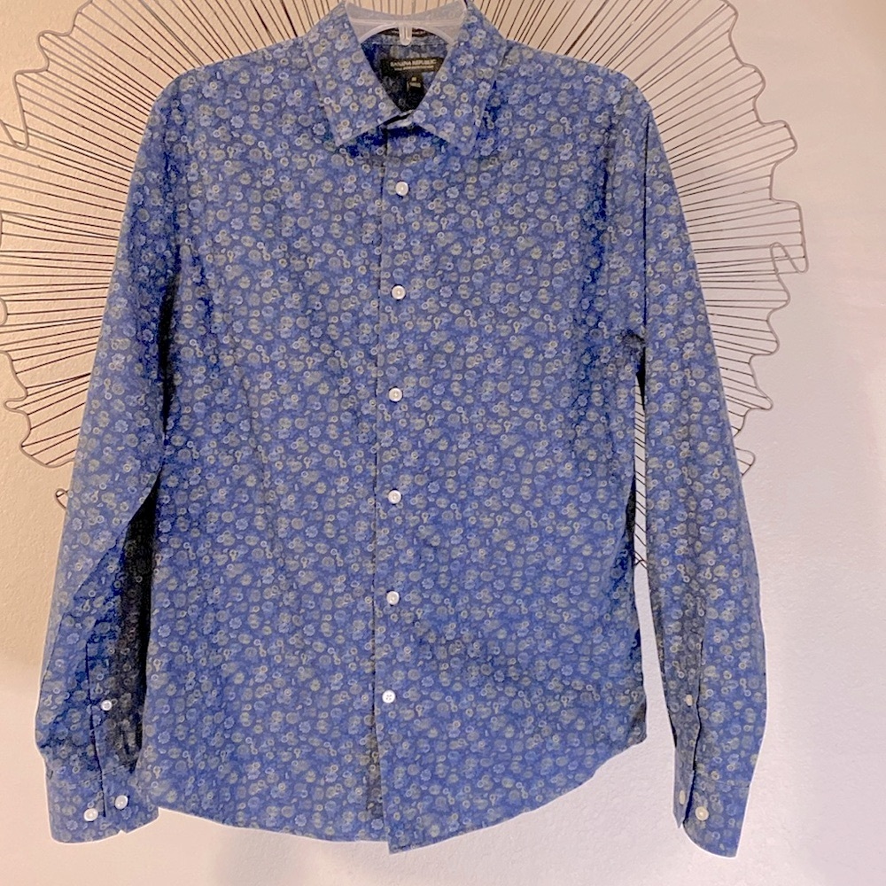 Banana Republic Men’s Untucked Button Down 100% Cotton Shirt Blue Floral Size M